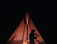 Večerka: oheň v teepee a vyprávění příběhů.